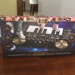 NWT DJ MIXER MAT F•A•O SCHWARZ.